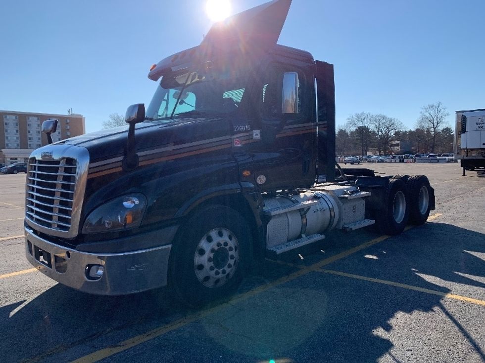 Day Cab Tractor-Heavy Duty Tractors-Freightliner-2019-Cascadia 12564ST-Norton-MA-396,439\n\t\tmiles-$ 41,500 - Image 3