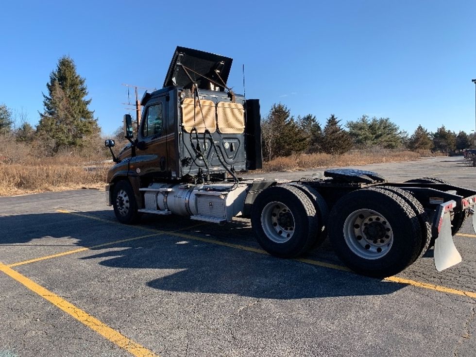 Day Cab Tractor-Heavy Duty Tractors-Freightliner-2019-Cascadia 12564ST-Norton-MA-396,439\n\t\tmiles-$ 41,500 - Image 5