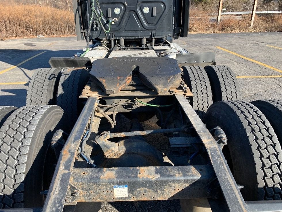 Day Cab Tractor-Heavy Duty Tractors-Freightliner-2019-Cascadia 12564ST-Norton-MA-396,439\n\t\tmiles-$ 41,500 - Image 6