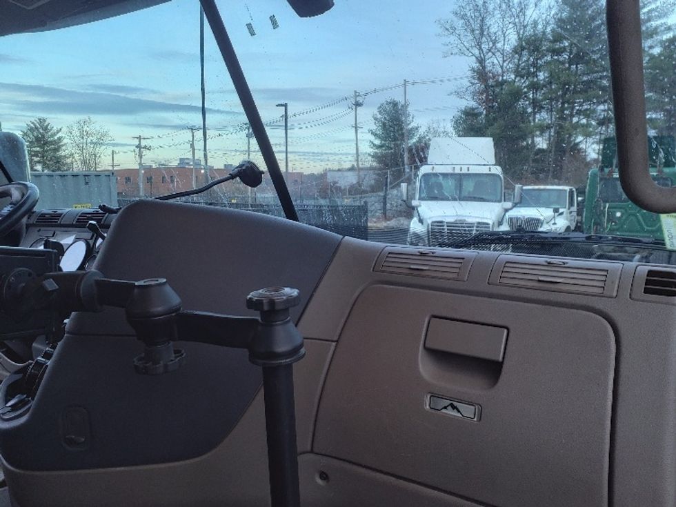 Day Cab Tractor-Heavy Duty Tractors-Freightliner-2019-Cascadia 12564ST-Norton-MA-412,347\n\t\tmiles-$ 40,750 - Image 13