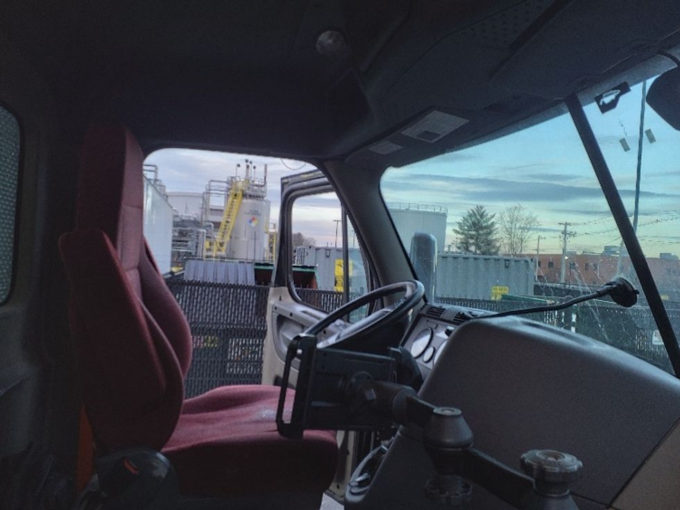 Day Cab Tractor-Heavy Duty Tractors-Freightliner-2019-Cascadia 12564ST-Norton-MA-412,347\n\t\tmiles-$ 40,750 - Image 14