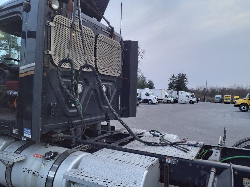 Day Cab Tractor-Heavy Duty Tractors-Freightliner-2019-Cascadia 12564ST-Norton-MA-412,347\n\t\tmiles-$ 40,750 - Image 17