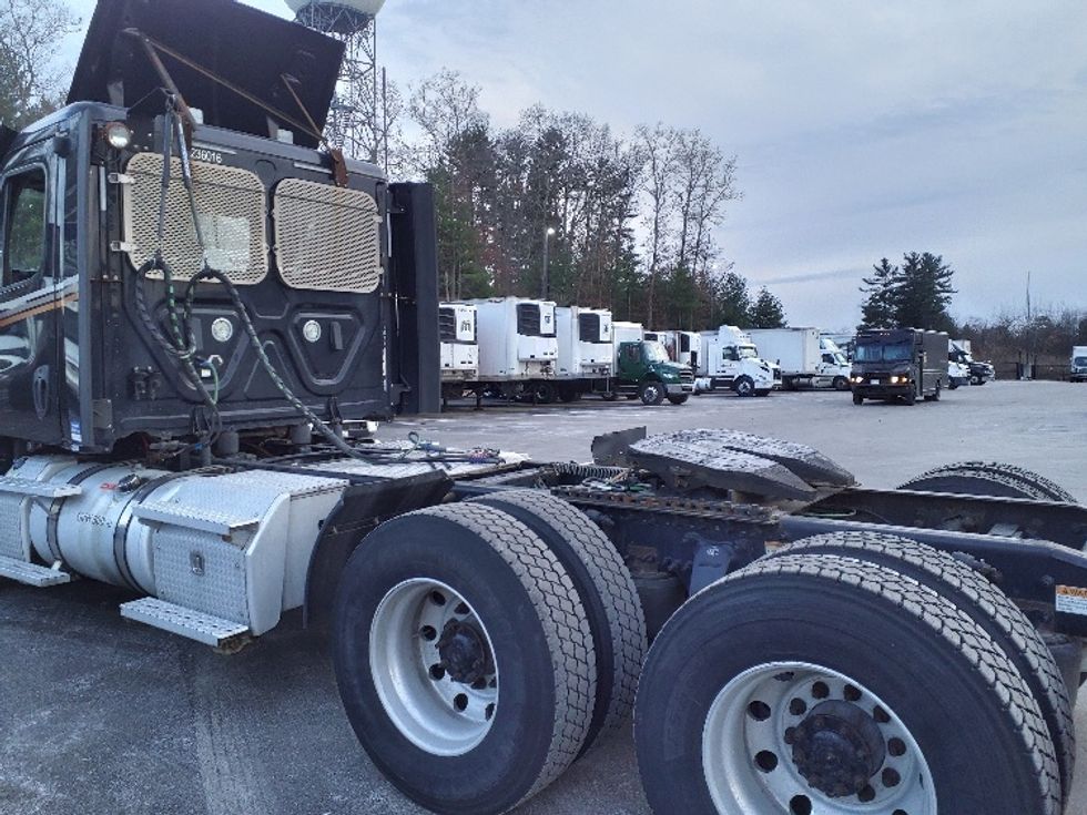 Day Cab Tractor-Heavy Duty Tractors-Freightliner-2019-Cascadia 12564ST-Norton-MA-412,347\n\t\tmiles-$ 40,750 - Image 5