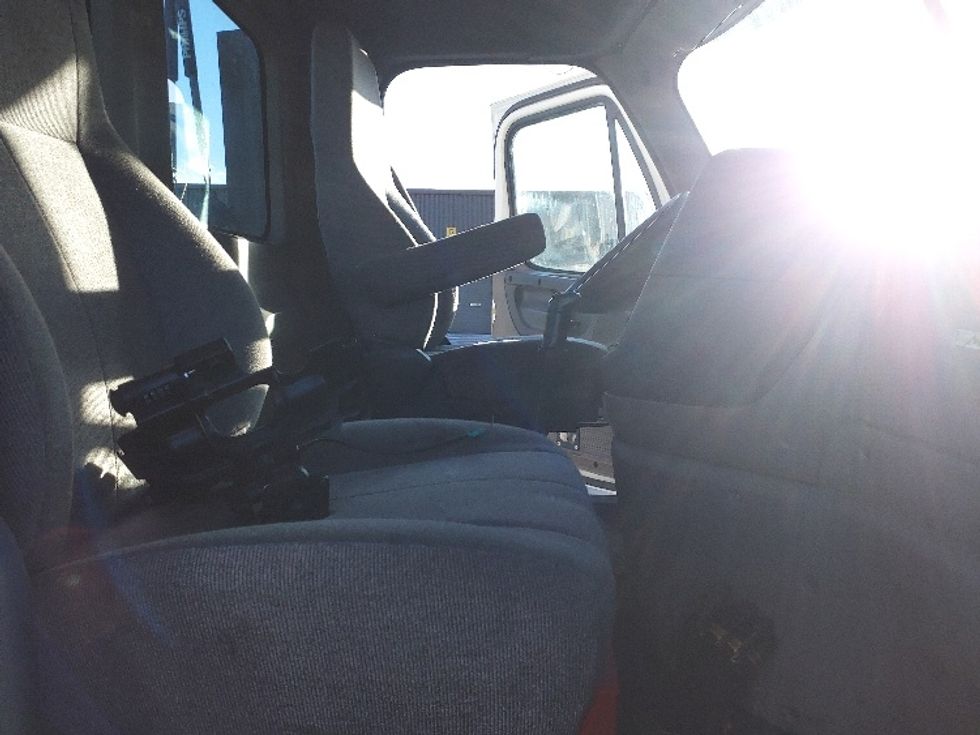 Day Cab Tractor-Heavy Duty Tractors-Freightliner-2019-Cascadia 12564ST-Norton-MA-413,218\n\t\tmiles-$ 37,500 - Image 14