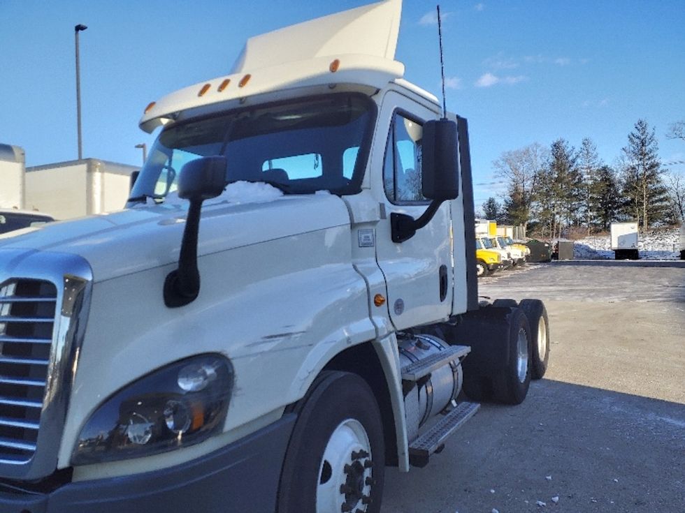 Day Cab Tractor-Heavy Duty Tractors-Freightliner-2019-Cascadia 12564ST-Norton-MA-413,218\n\t\tmiles-$ 37,500 - Image 3