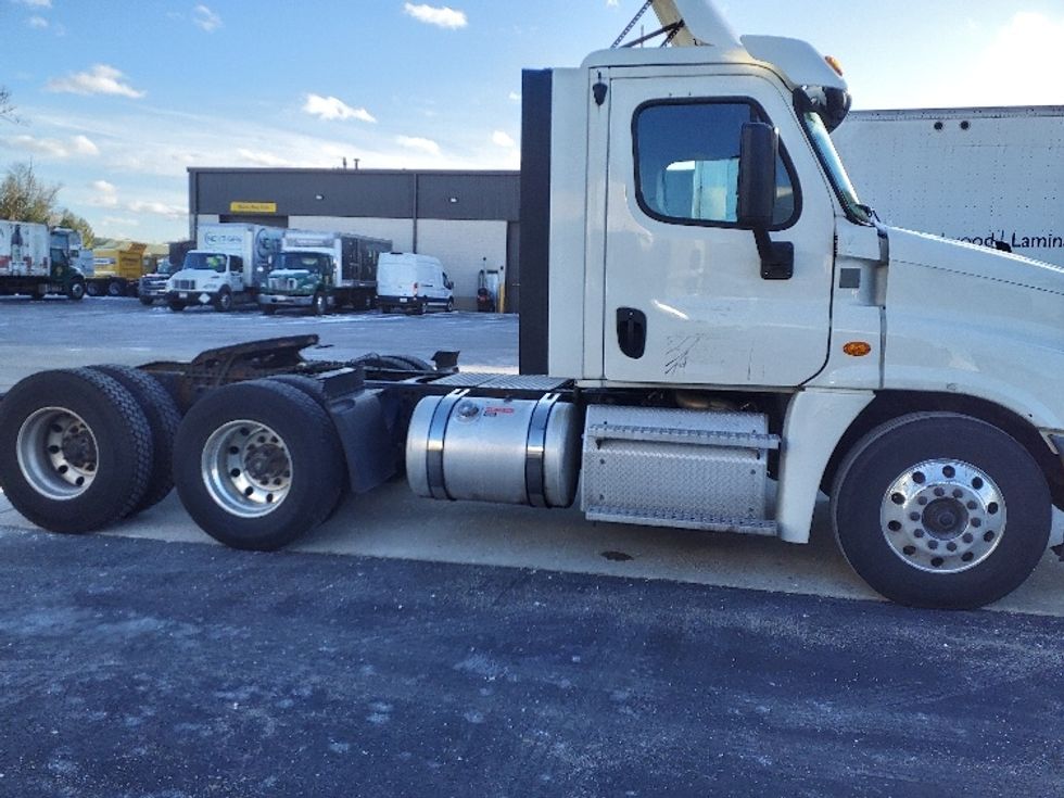 Day Cab Tractor-Heavy Duty Tractors-Freightliner-2019-Cascadia 12564ST-Norton-MA-413,218\n\t\tmiles-$ 37,500 - Image 8