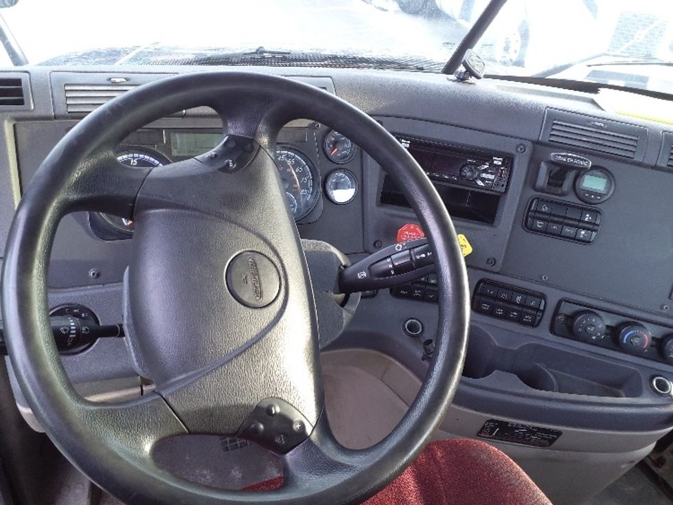 Day Cab Tractor-Heavy Duty Tractors-Freightliner-2019-Cascadia 12564ST-Norton-MA-418,974\n\t\tmiles-$ 40,500 - Image 11