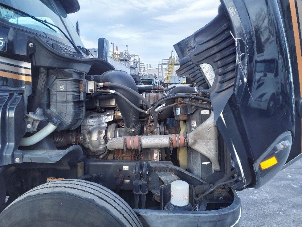 Day Cab Tractor-Heavy Duty Tractors-Freightliner-2019-Cascadia 12564ST-Norton-MA-418,974\n\t\tmiles-$ 40,500 - Image 15