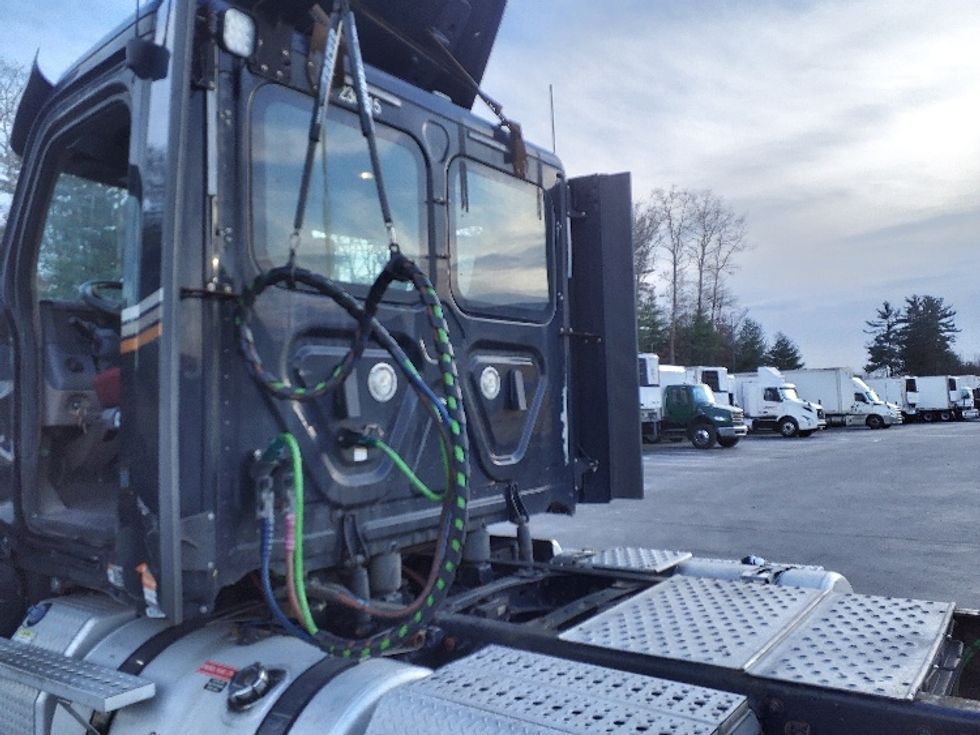 Day Cab Tractor-Heavy Duty Tractors-Freightliner-2019-Cascadia 12564ST-Norton-MA-418,974\n\t\tmiles-$ 40,500 - Image 17