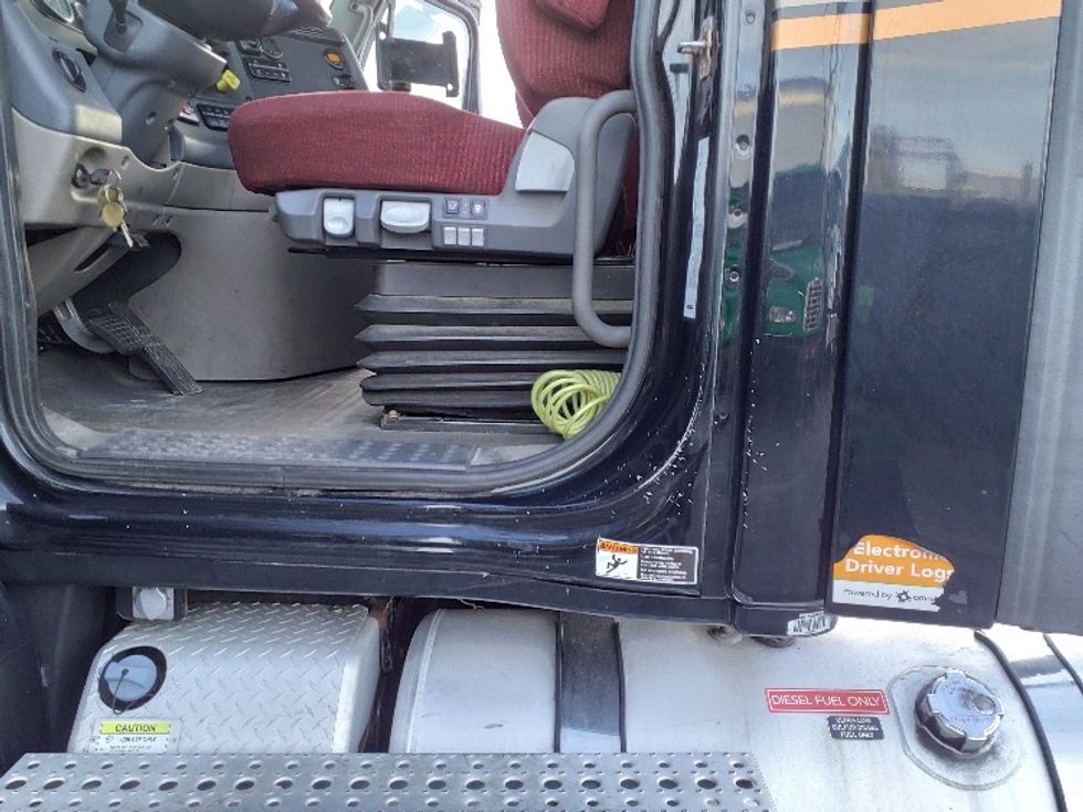 Day Cab Tractor-Heavy Duty Tractors-Freightliner-2019-Cascadia 12564ST-Norton-MA-418,974\n\t\tmiles-$ 40,500 - Image 19