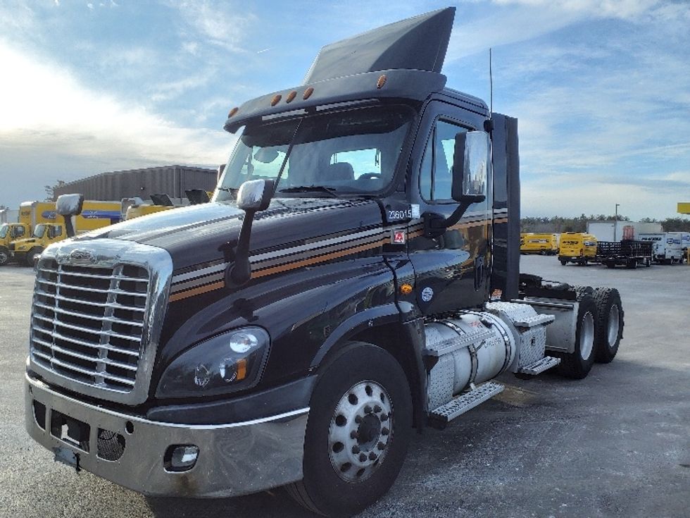 Day Cab Tractor-Heavy Duty Tractors-Freightliner-2019-Cascadia 12564ST-Norton-MA-418,974\n\t\tmiles-$ 40,500 - Image 3