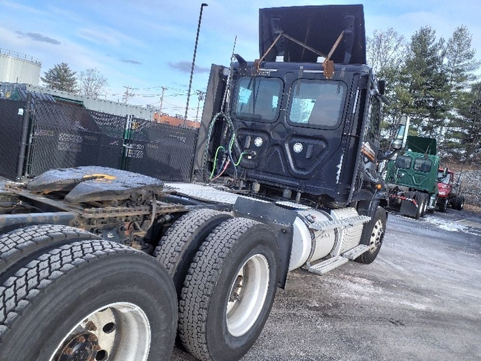Day Cab Tractor-Heavy Duty Tractors-Freightliner-2019-Cascadia 12564ST-Norton-MA-418,974\n\t\tmiles-$ 40,500 - Image 7