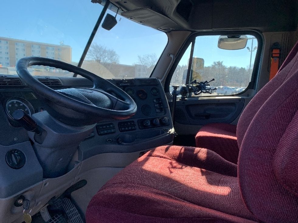 Day Cab Tractor-Heavy Duty Tractors-Freightliner-2019-Cascadia 12564ST-Norton-MA-453,524\n\t\tmiles-$ 41,500 - Image 10