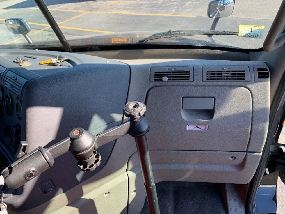 Day Cab Tractor-Heavy Duty Tractors-Freightliner-2019-Cascadia 12564ST-Norton-MA-453,524\n\t\tmiles-$ 41,500 - Image 13