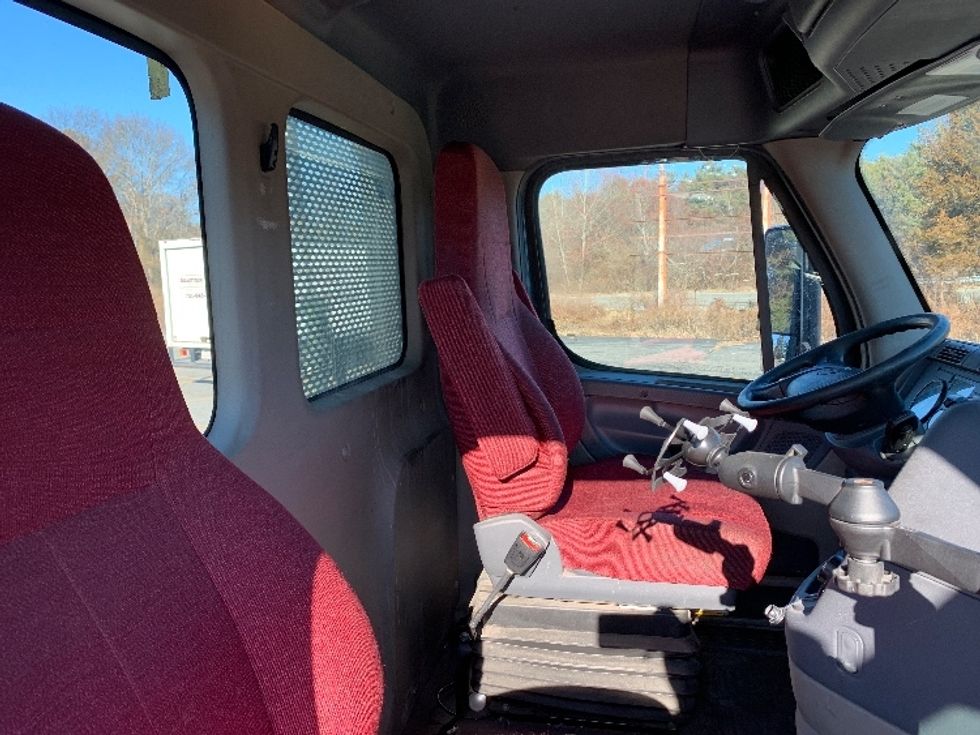 Day Cab Tractor-Heavy Duty Tractors-Freightliner-2019-Cascadia 12564ST-Norton-MA-453,524\n\t\tmiles-$ 41,500 - Image 14