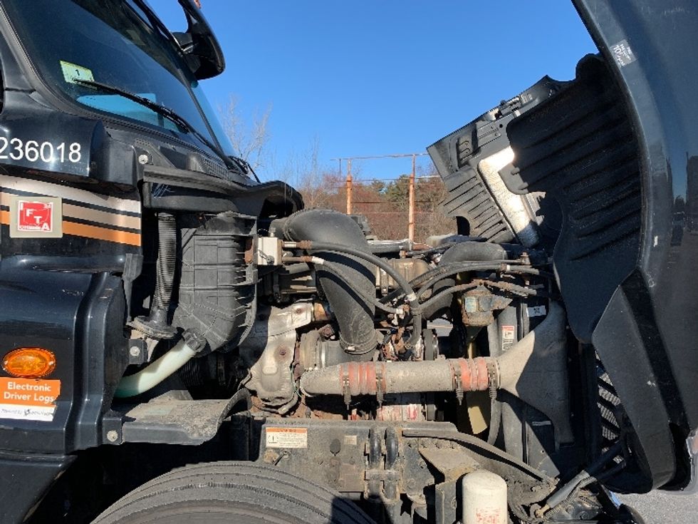 Day Cab Tractor-Heavy Duty Tractors-Freightliner-2019-Cascadia 12564ST-Norton-MA-453,524\n\t\tmiles-$ 41,500 - Image 15