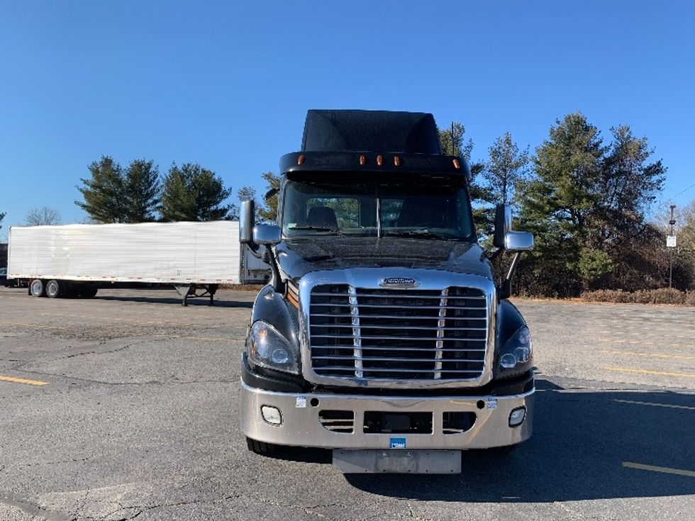 Day Cab Tractor-Heavy Duty Tractors-Freightliner-2019-Cascadia 12564ST-Norton-MA-453,524\n\t\tmiles-$ 41,500 - Image 2