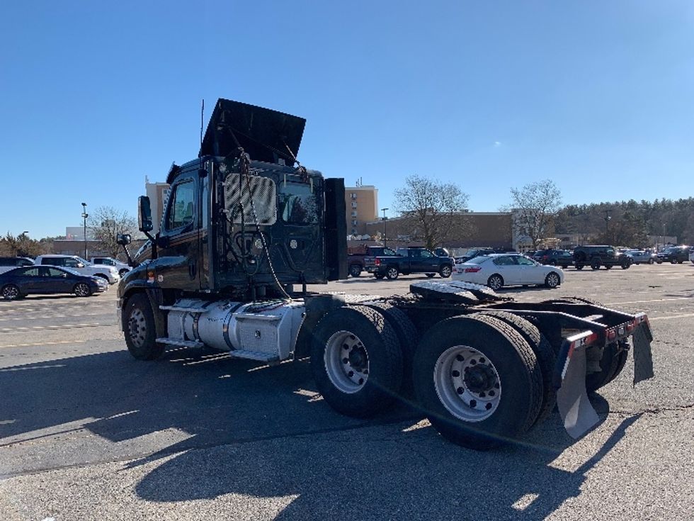 Day Cab Tractor-Heavy Duty Tractors-Freightliner-2019-Cascadia 12564ST-Norton-MA-453,524\n\t\tmiles-$ 41,500 - Image 5