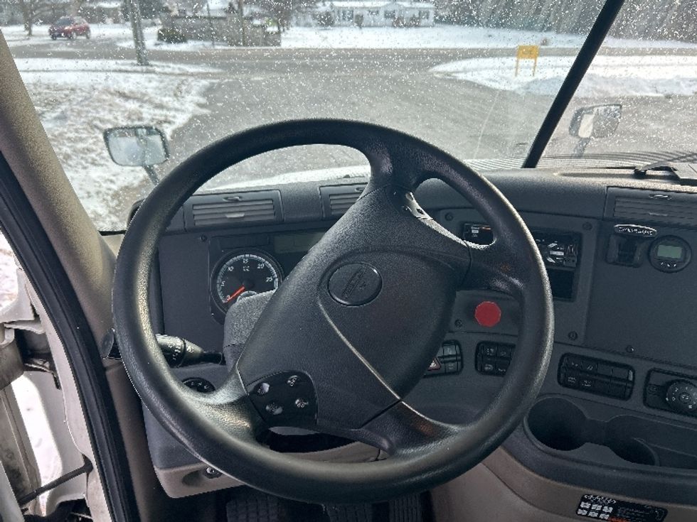 Day Cab Tractor-Heavy Duty Tractors-Freightliner-2019-Cascadia 12564ST-Norwalk-OH-543,632\n\t\tmiles-$ 30,500 - Image 11