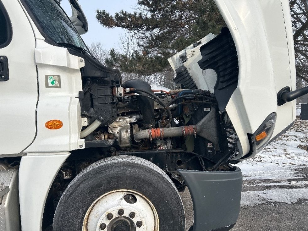 Day Cab Tractor-Heavy Duty Tractors-Freightliner-2019-Cascadia 12564ST-Norwalk-OH-543,632\n\t\tmiles-$ 30,500 - Image 15