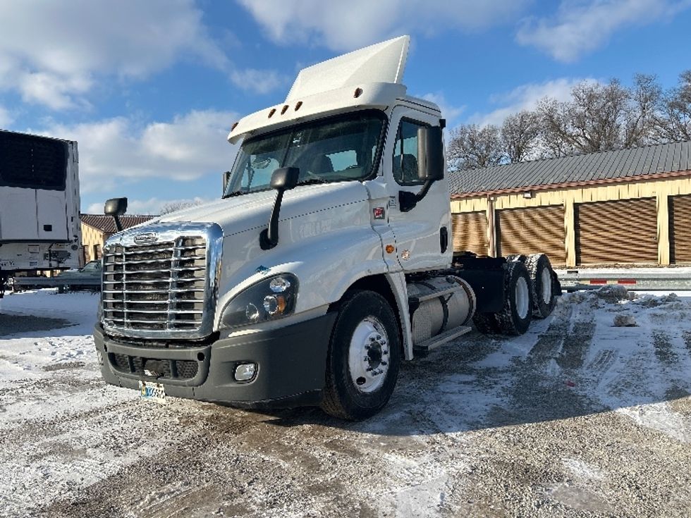 Day Cab Tractor-Heavy Duty Tractors-Freightliner-2019-Cascadia 12564ST-Norwalk-OH-543,632\n\t\tmiles-$ 30,500 - Image 3