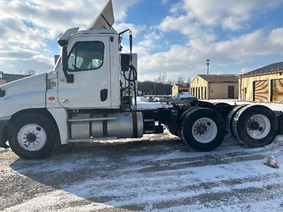 Day Cab Tractor-Heavy Duty Tractors-Freightliner-2019-Cascadia 12564ST-Norwalk-OH-543,632\n\t\tmiles-$ 30,500 - Image 4