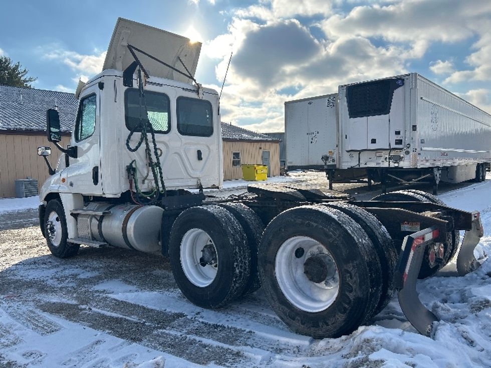 Day Cab Tractor-Heavy Duty Tractors-Freightliner-2019-Cascadia 12564ST-Norwalk-OH-543,632\n\t\tmiles-$ 30,500 - Image 5