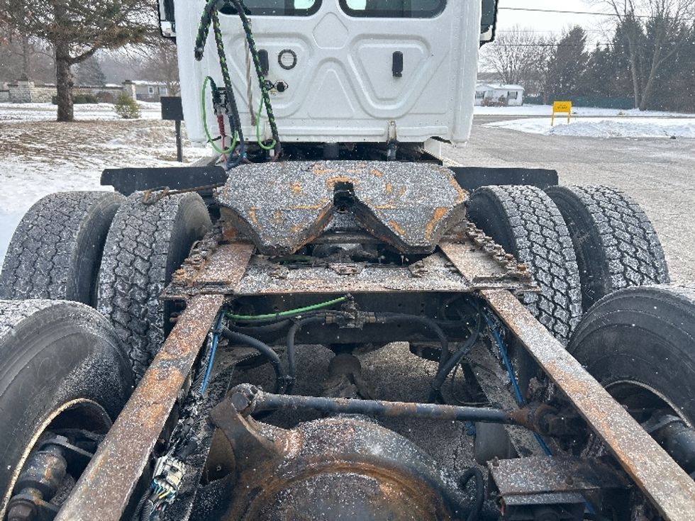 Day Cab Tractor-Heavy Duty Tractors-Freightliner-2019-Cascadia 12564ST-Norwalk-OH-543,632\n\t\tmiles-$ 30,500 - Image 6
