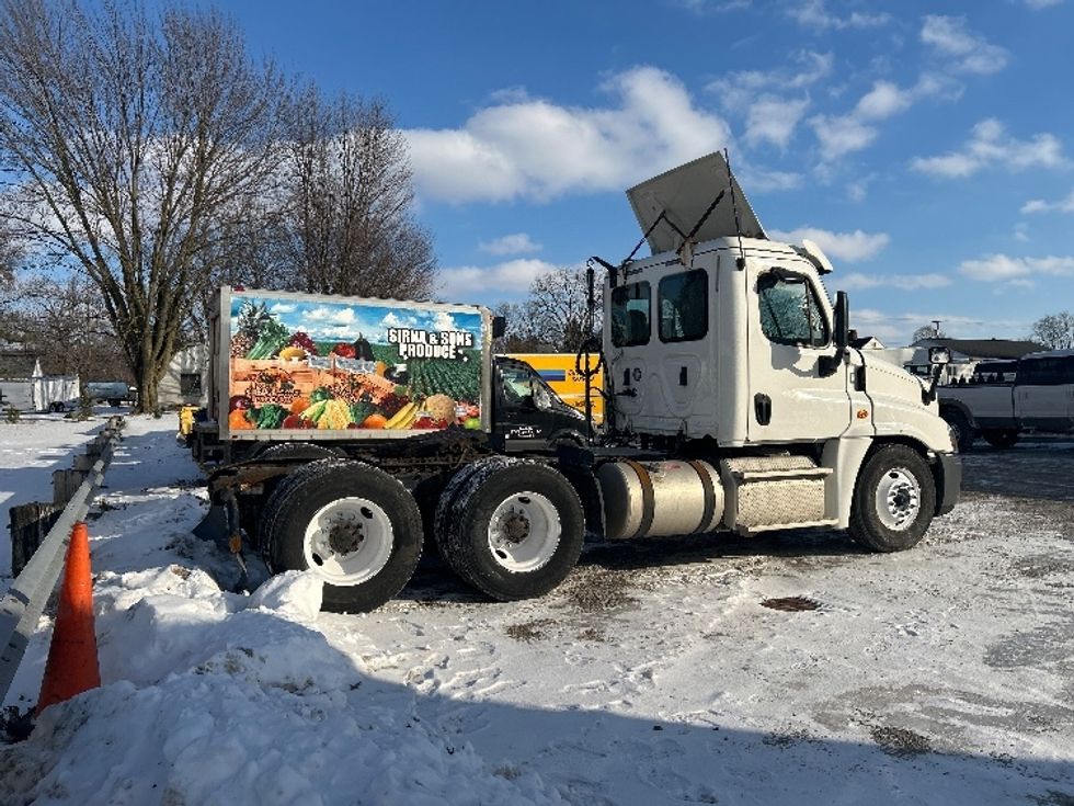 Day Cab Tractor-Heavy Duty Tractors-Freightliner-2019-Cascadia 12564ST-Norwalk-OH-543,632\n\t\tmiles-$ 30,500 - Image 7