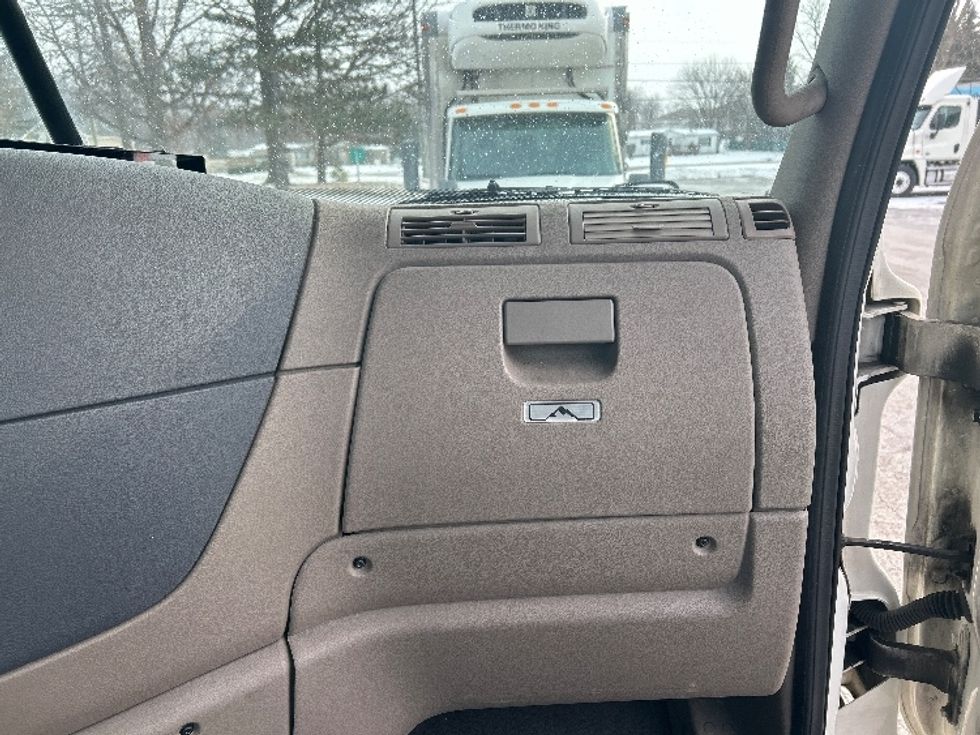 Day Cab Tractor-Heavy Duty Tractors-Freightliner-2019-Cascadia 12564ST-Norwalk-OH-556,993\n\t\tmiles-$ 29,000 - Image 13