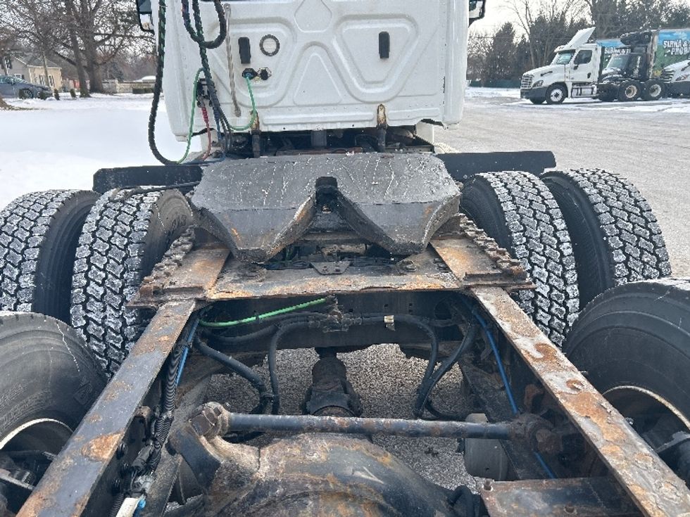 Day Cab Tractor-Heavy Duty Tractors-Freightliner-2019-Cascadia 12564ST-Norwalk-OH-556,993\n\t\tmiles-$ 29,000 - Image 6