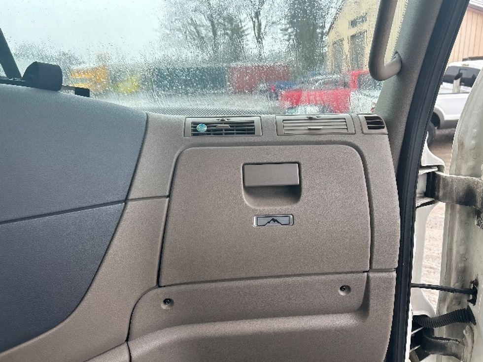 Day Cab Tractor-Heavy Duty Tractors-Freightliner-2019-Cascadia 12564ST-Norwalk-OH-609,112\n\t\tmiles-$ 28,250 - Image 13