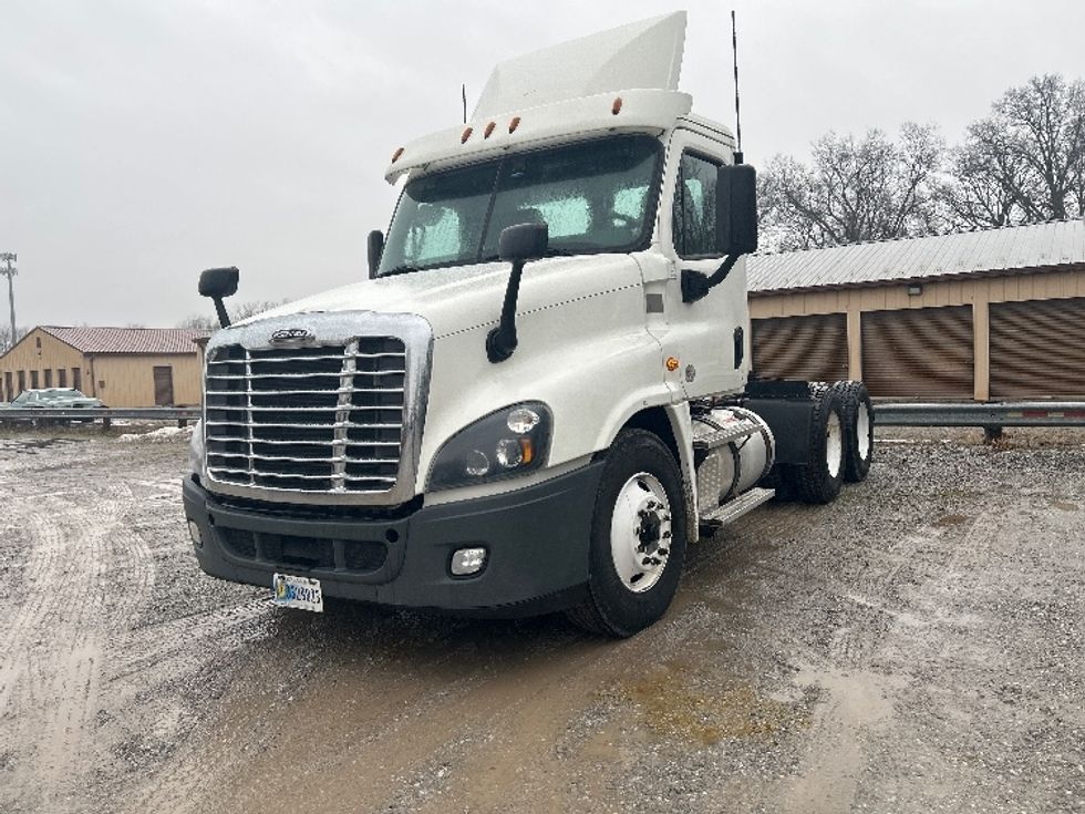 Day Cab Tractor-Heavy Duty Tractors-Freightliner-2019-Cascadia 12564ST-Norwalk-OH-609,112\n\t\tmiles-$ 28,250 - Image 3