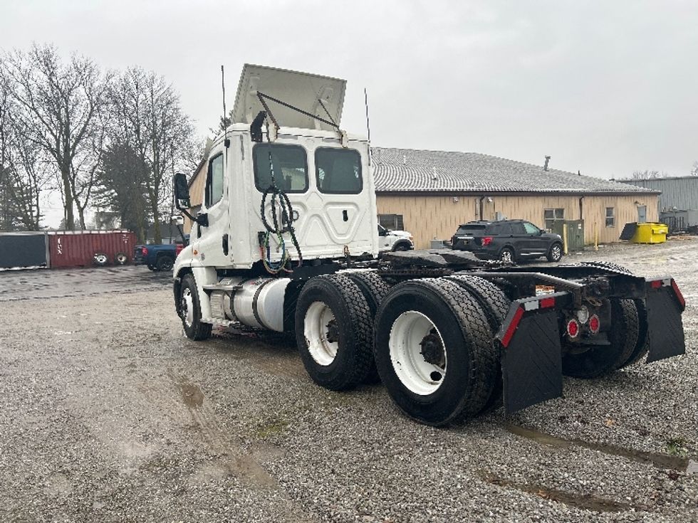 Day Cab Tractor-Heavy Duty Tractors-Freightliner-2019-Cascadia 12564ST-Norwalk-OH-609,112\n\t\tmiles-$ 28,250 - Image 5