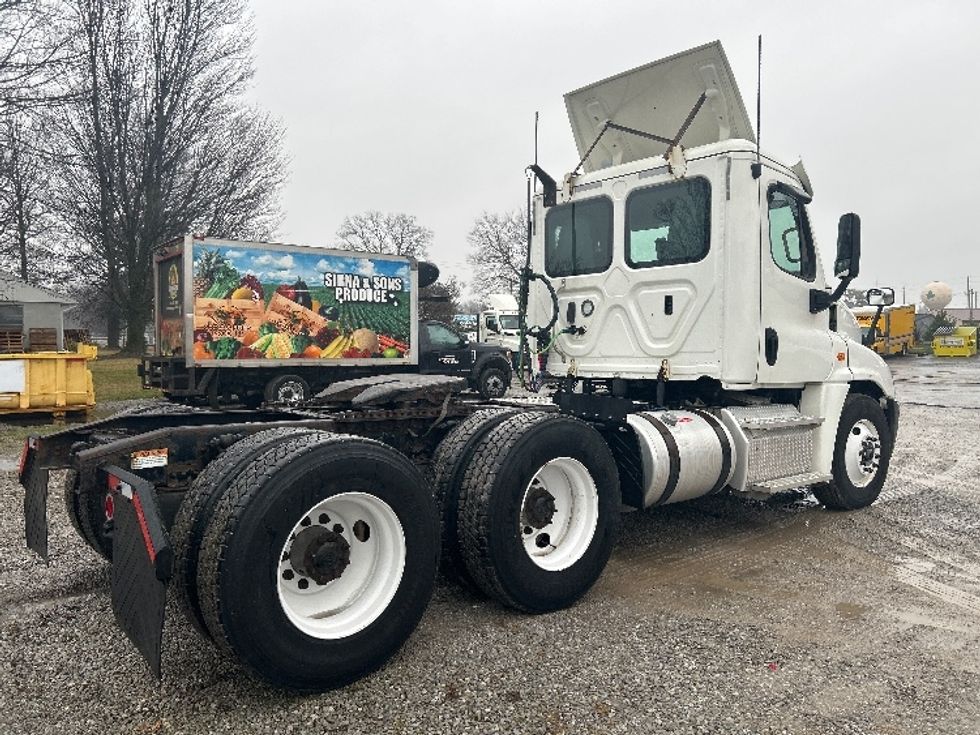Day Cab Tractor-Heavy Duty Tractors-Freightliner-2019-Cascadia 12564ST-Norwalk-OH-609,112\n\t\tmiles-$ 28,250 - Image 7