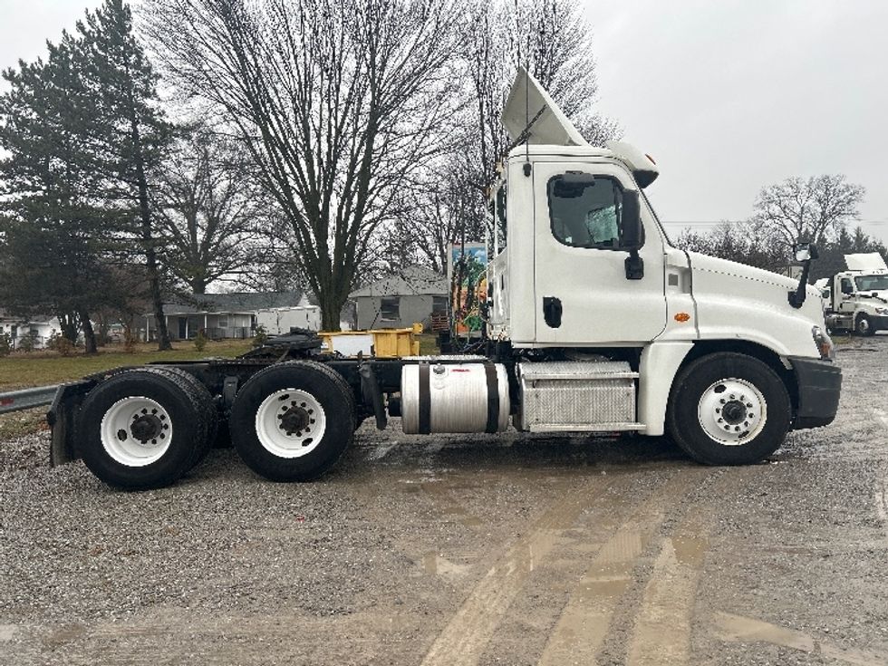 Day Cab Tractor-Heavy Duty Tractors-Freightliner-2019-Cascadia 12564ST-Norwalk-OH-609,112\n\t\tmiles-$ 28,250 - Image 8