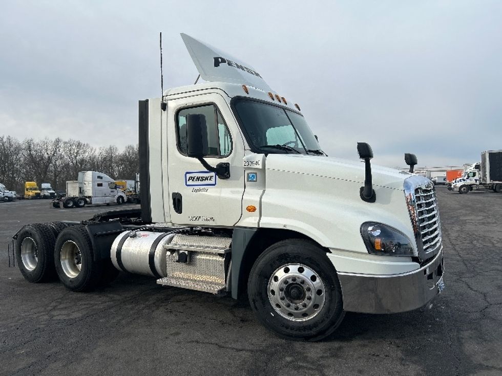 Day Cab Tractor-Heavy Duty Tractors-Freightliner-2019-Cascadia 12564ST-Obetz-OH-593,422\n\t\tmiles-$ 27,750 - Image 1