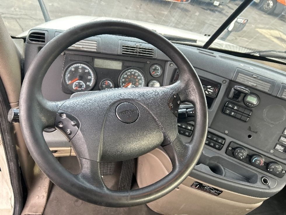 Day Cab Tractor-Heavy Duty Tractors-Freightliner-2019-Cascadia 12564ST-Obetz-OH-593,422\n\t\tmiles-$ 27,750 - Image 11