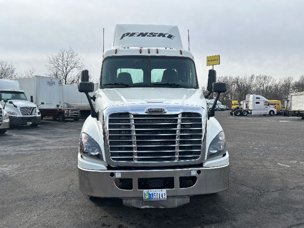 Day Cab Tractor-Heavy Duty Tractors-Freightliner-2019-Cascadia 12564ST-Obetz-OH-593,422\n\t\tmiles-$ 27,750 - Image 2