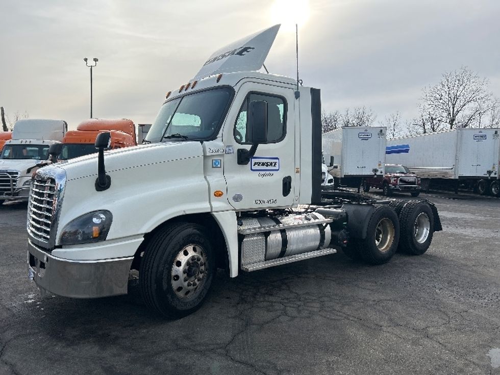 Day Cab Tractor-Heavy Duty Tractors-Freightliner-2019-Cascadia 12564ST-Obetz-OH-593,422\n\t\tmiles-$ 27,750 - Image 3