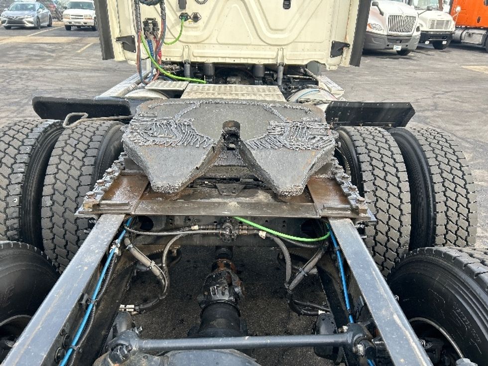 Day Cab Tractor-Heavy Duty Tractors-Freightliner-2019-Cascadia 12564ST-Obetz-OH-593,422\n\t\tmiles-$ 27,750 - Image 6