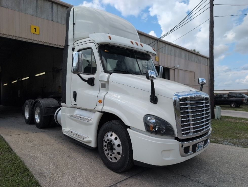Day Cab Tractor-Heavy Duty Tractors-Freightliner-2019-Cascadia 12564ST-Ocala-FL-680,774\n\t\tmiles-$ 21,750 - Image 1