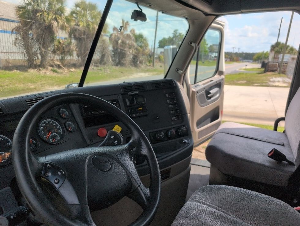 Day Cab Tractor-Heavy Duty Tractors-Freightliner-2019-Cascadia 12564ST-Ocala-FL-680,774\n\t\tmiles-$ 21,750 - Image 10