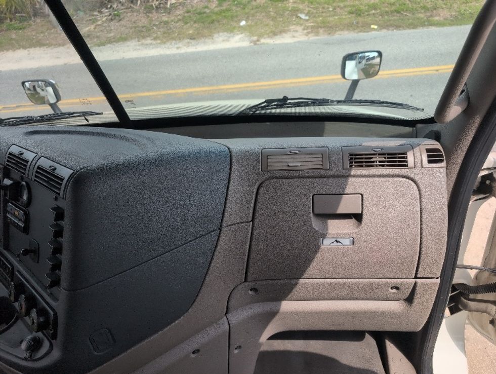 Day Cab Tractor-Heavy Duty Tractors-Freightliner-2019-Cascadia 12564ST-Ocala-FL-680,774\n\t\tmiles-$ 21,750 - Image 13