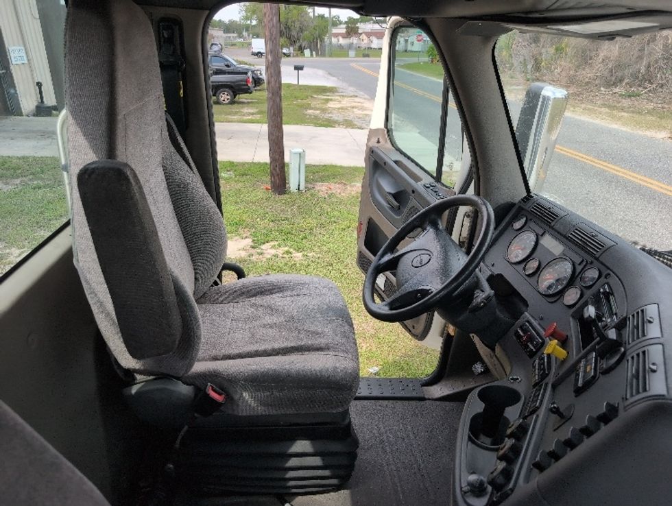 Day Cab Tractor-Heavy Duty Tractors-Freightliner-2019-Cascadia 12564ST-Ocala-FL-680,774\n\t\tmiles-$ 21,750 - Image 14