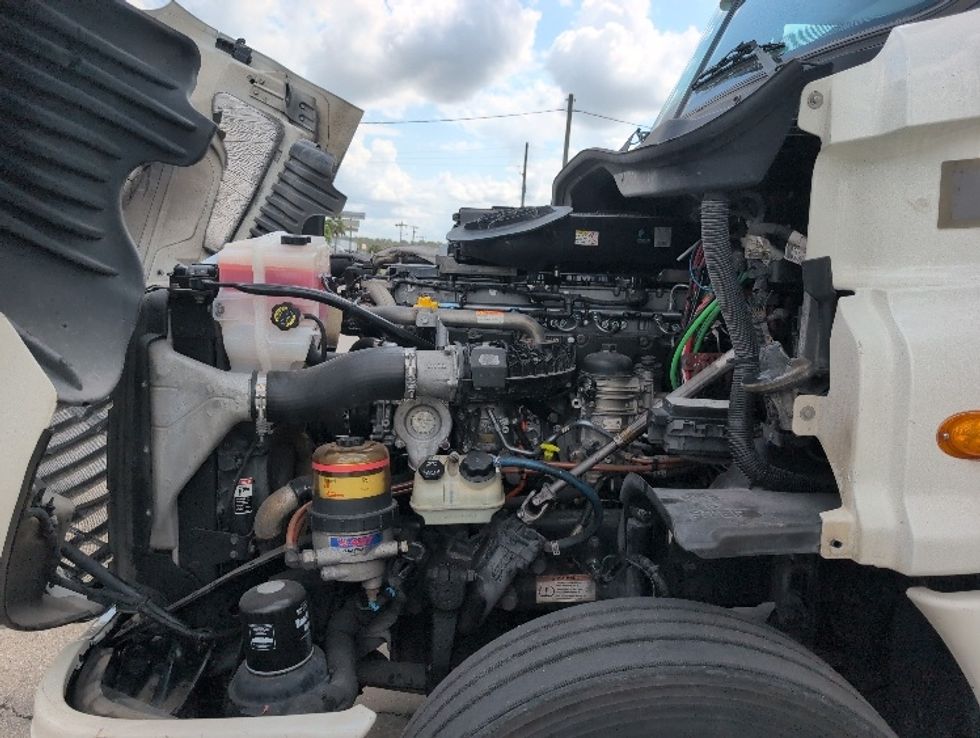 Day Cab Tractor-Heavy Duty Tractors-Freightliner-2019-Cascadia 12564ST-Ocala-FL-680,774\n\t\tmiles-$ 21,750 - Image 16