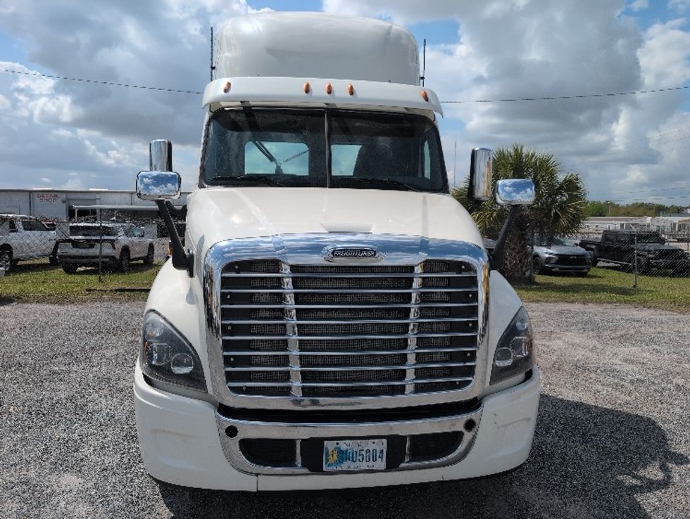 Day Cab Tractor-Heavy Duty Tractors-Freightliner-2019-Cascadia 12564ST-Ocala-FL-680,774\n\t\tmiles-$ 21,750 - Image 2
