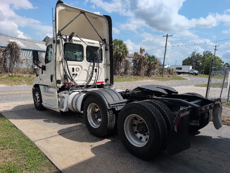Day Cab Tractor-Heavy Duty Tractors-Freightliner-2019-Cascadia 12564ST-Ocala-FL-680,774\n\t\tmiles-$ 21,750 - Image 5