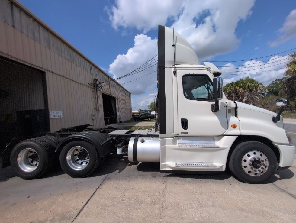 Day Cab Tractor-Heavy Duty Tractors-Freightliner-2019-Cascadia 12564ST-Ocala-FL-680,774\n\t\tmiles-$ 21,750 - Image 8