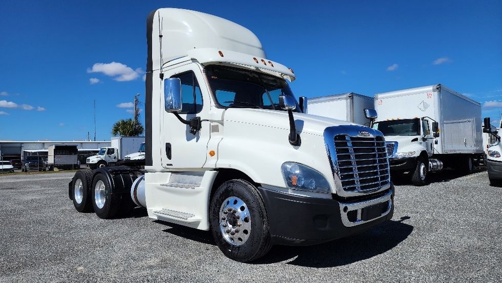 Day Cab Tractor-Heavy Duty Tractors-Freightliner-2019-Cascadia 12564ST-Ocala-FL-716,833\n\t\tmiles-$ 21,250 - Image 1